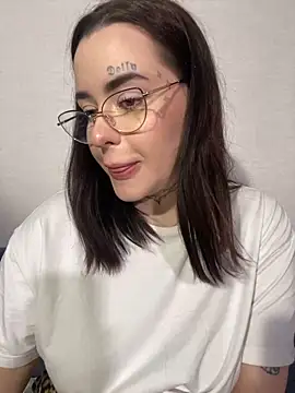 Snapshot of fuckdoll_18 chatting on 12/22/24, 06:04 fuckdoll 18 online show from 12/22/24, 06:04