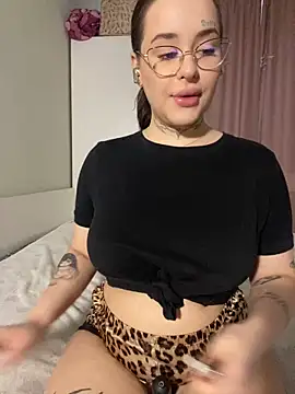 Snapshot of fuckdoll_18 chatting on 01/25/25, 12:37 fuckdoll 18 online show from 01/25/25, 12:37