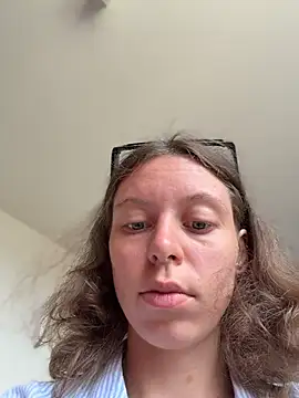 Snapshot of RinaMood chatting on 03/06/26, 04:31 RinaMood online show from 03/06/26, 04:31