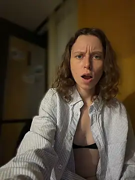 Snapshot of RinaMood chatting on 04/04/26, 10:40 RinaMood online show from 04/04/26, 10:40