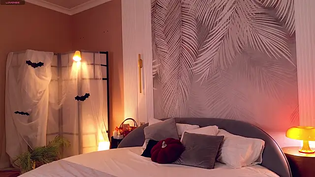 Miley Smile online show from 10/31/25, 04:46