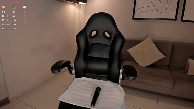 CharlotteCox  online show from 01/21/25, 01:54