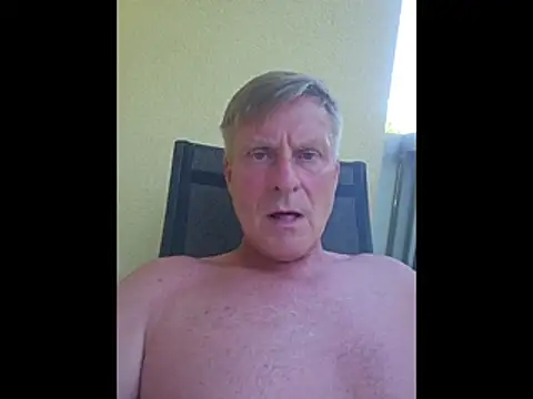 Snapshot of johnnym1 chatting on 06/24/26, 03:11 johnnym1 online show from 06/24/26, 03:11