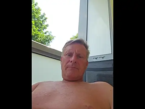 Snapshot of johnnym1 chatting on 06/26/26, 11:47 johnnym1 online show from 06/26/26, 11:47