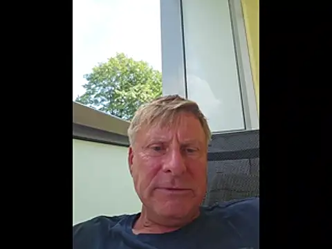 Snapshot of johnnym1 chatting on 07/10/26, 01:58 johnnym1 online show from 07/10/26, 01:58