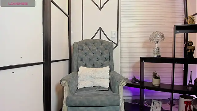 JuniorMorris  online show from 09/17/25, 09:27