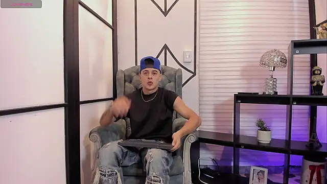 JuniorMorris  online show from 10/09/25, 09:24