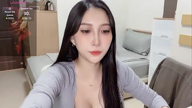 yu5888 online show from 10/17/25, 10:07