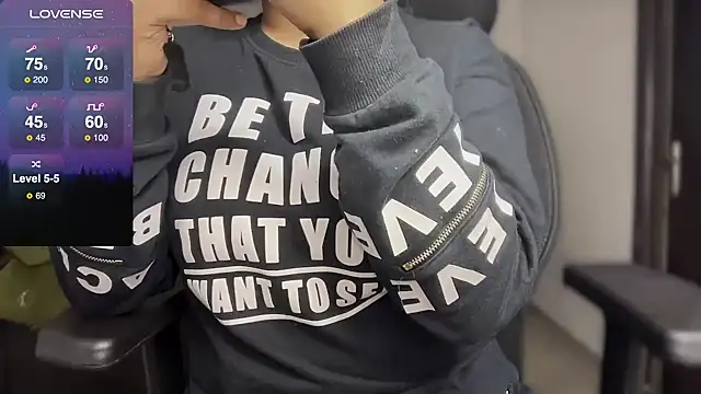 Snapshot of Spice-Summi chatting on 12/08/24, 01:36 Spice-Summi online show from 12/08/24, 01:36