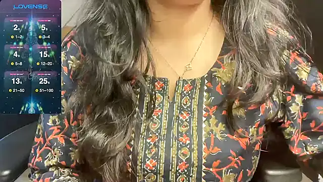 Snapshot of Spice-Summi chatting on 12/27/24, 09:06 Spice-Summi online show from 12/27/24, 09:06