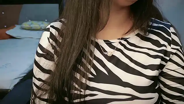 Snapshot of Spice-Summi chatting on 11/15/25, 12:02 Spice-Summi online show from 11/15/25, 12:02