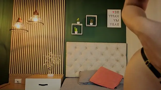 madison little  online show from 09/14/25, 04:50