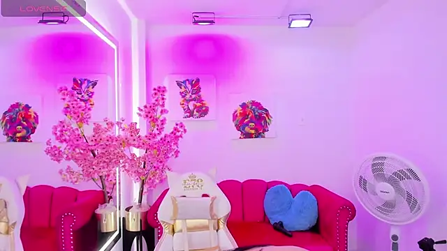 Snapshot of Miss_dolly_ chatting on 02/12/25, 12:33 Miss dolly online show from 02/12/25, 12:33