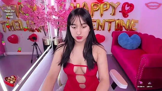 Snapshot of Miss_dolly_ chatting on 02/19/25, 12:33 Miss dolly online show from 02/19/25, 12:33