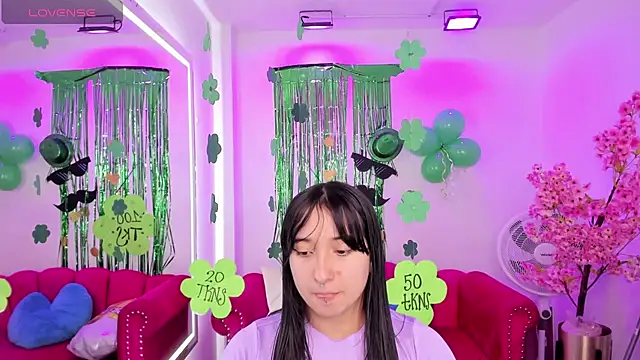 Snapshot of Miss_dolly_ chatting on 03/18/25, 12:25 Miss dolly online show from 03/18/25, 12:25