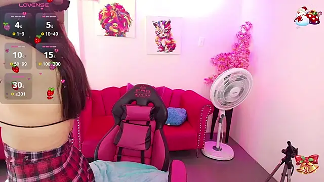 Snapshot of Miss_dolly_ chatting on 11/18/25, 12:31 Miss dolly online show from 11/18/25, 12:31