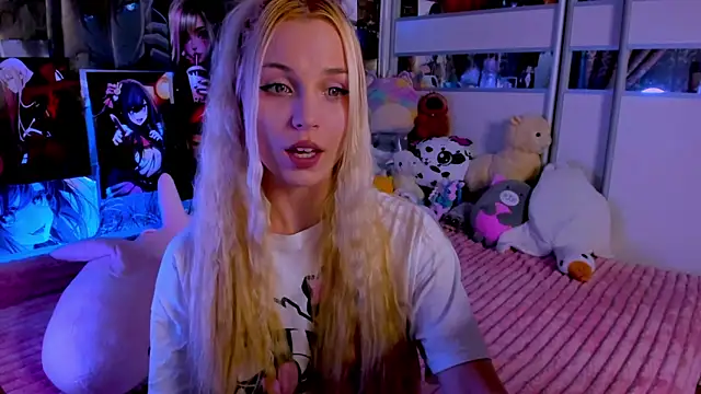 Snapshot of Cute__Pony chatting on 09/23/25, 08:23 Cute Pony online show from 09/23/25, 08:23