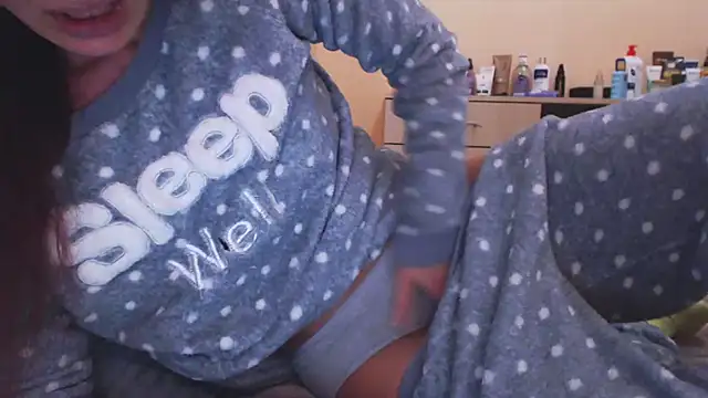 Snapshot of LovelyAndraGirl chatting on 09/18/25, 03:58 LovelyAndraGirl online show from 09/18/25, 03:58