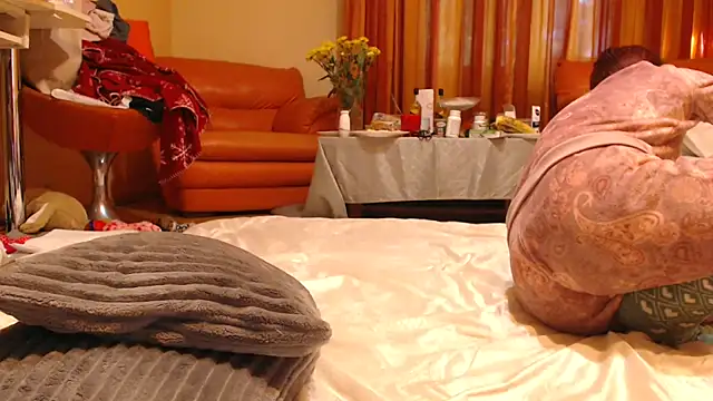 Snapshot of LovelyAndraGirl chatting on 09/27/25, 02:00 LovelyAndraGirl online show from 09/27/25, 02:00