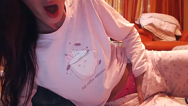 Snapshot of LovelyAndraGirl chatting on 10/15/25, 12:16 LovelyAndraGirl online show from 10/15/25, 12:16