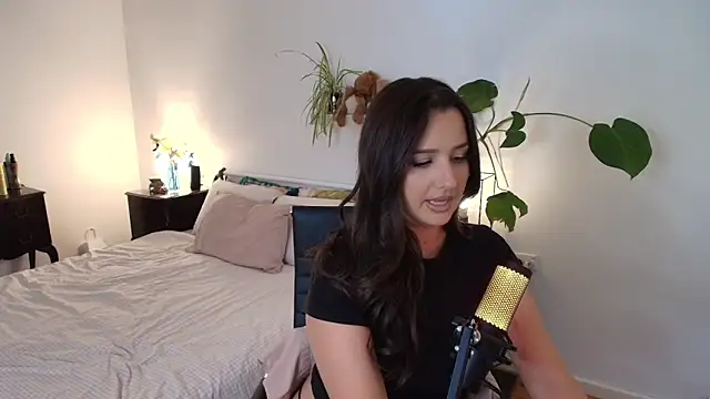 Snapshot of Lenas_Room chatting on 03/25/26, 06:30 Lenas Room online show from 03/25/26, 06:30