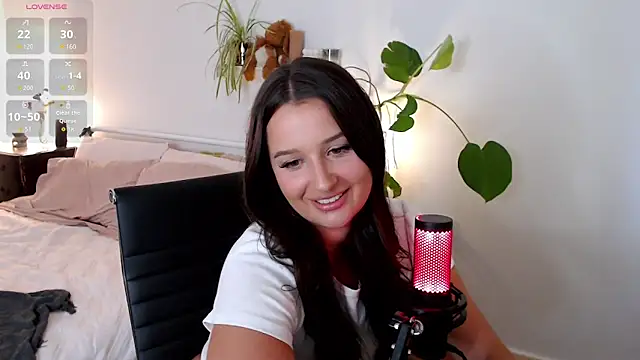 Snapshot of Lenas_Room chatting on 04/02/26, 07:39 Lenas Room online show from 04/02/26, 07:39