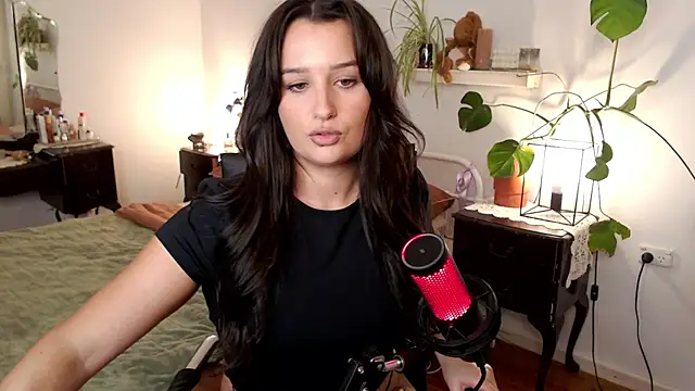 Snapshot of Lenas_Room chatting on 05/25/26, 05:57 Lenas Room online show from 05/25/26, 05:57