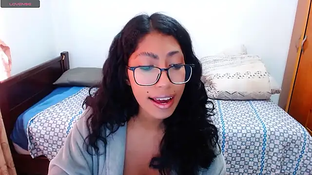 Snapshot of sofia_rosse4 chatting on 01/13/26, 12:32 sofia rosse4 online show from 01/13/26, 12:32