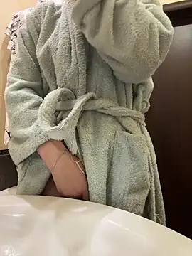 Snapshot of NikaMur chatting on 12/17/25, 02:39 NikaMur online show from 12/17/25, 02:39