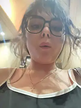 Snapshot of NikaMur chatting on 03/04/26, 02:28 NikaMur online show from 03/04/26, 02:28