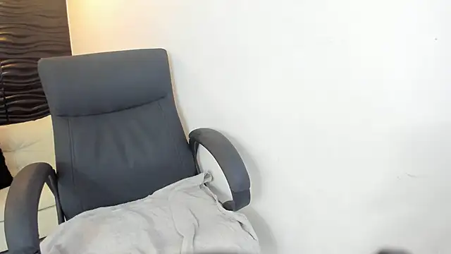 Snapshot of sofia_44 chatting on 03/21/26, 01:58 sofia 44 online show from 03/21/26, 01:58