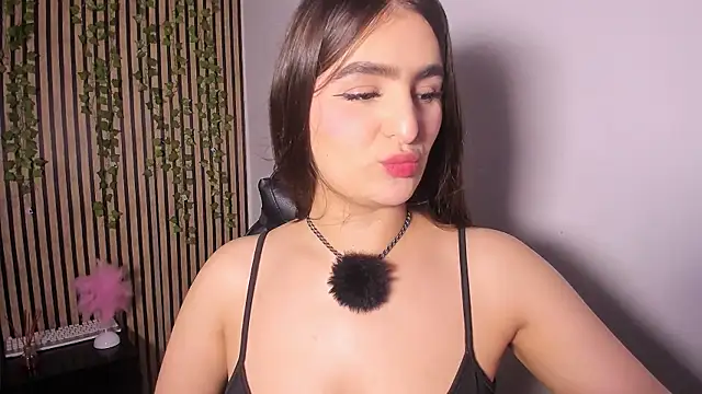 Snapshot of sofia_44 chatting on 06/24/26, 04:17 sofia 44 online show from 06/24/26, 04:17