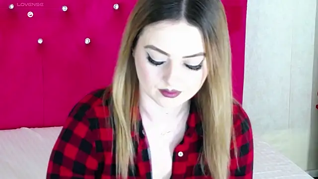 Snapshot of Erryka chatting on 02/25/25, 05:19 Erryka online show from 02/25/25, 05:19