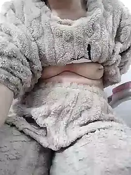 SweetGirl2k2 online show from 01/06/25, 07:42