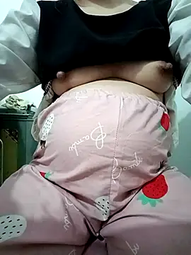 Snapshot of SweetGirl2k2 chatting on 03/18/26, 01:47 SweetGirl2k2 online show from 03/18/26, 01:47