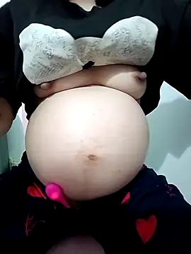 Snapshot of SweetGirl2k2 chatting on 04/16/26, 11:18 SweetGirl2k2 online show from 04/16/26, 11:18