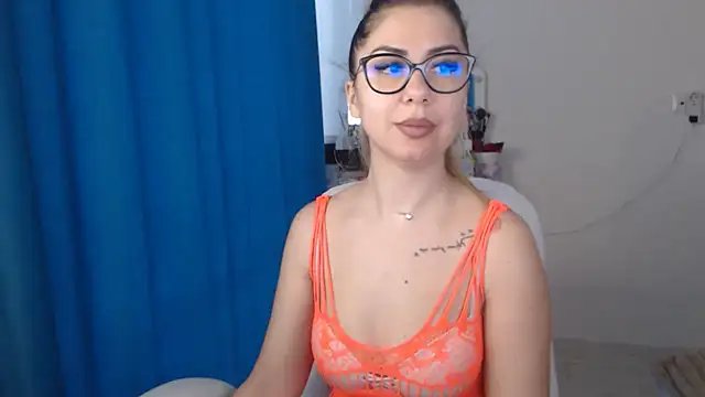 Snapshot of SugarErika chatting on 03/04/25, 03:15 SugarErika online show from 03/04/25, 03:15