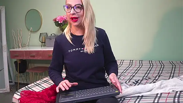 CelineConner online show from 01/17/25, 08:13