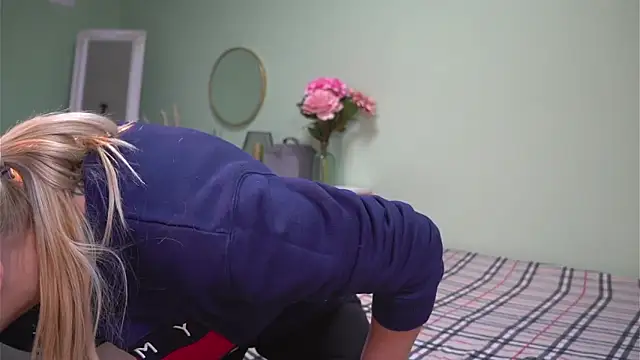 CelineConner online show from 02/04/25, 05:21