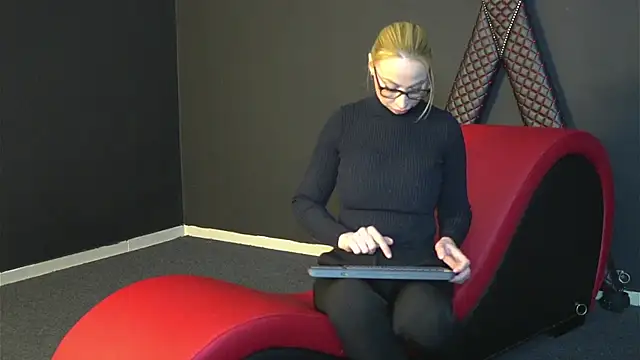 CelineConner online show from 03/10/25, 05:11