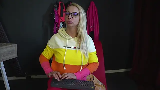 CelineConner online show from 09/16/25, 04:46