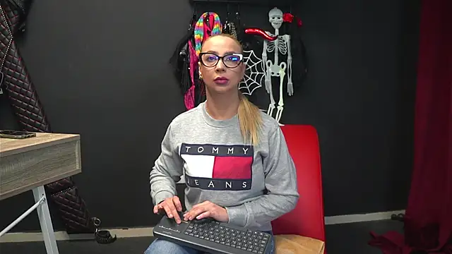 CelineConner online show from 10/27/25, 05:11