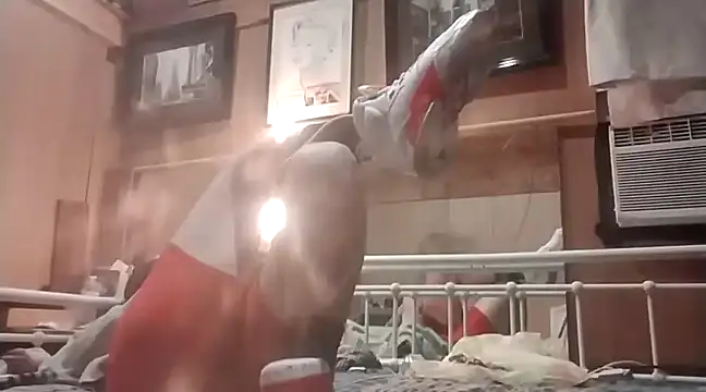 Snapshot of AlphaAlluring69 chatting on 03/05/25, 05:29 AlphaAlluring69 online show from 03/05/25, 05:29