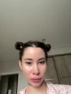 Yunasi online show from 03/11/25, 11:33