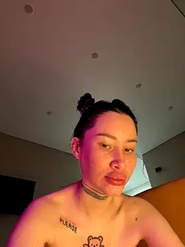 Yunasi online show from 11/14/25, 02:27