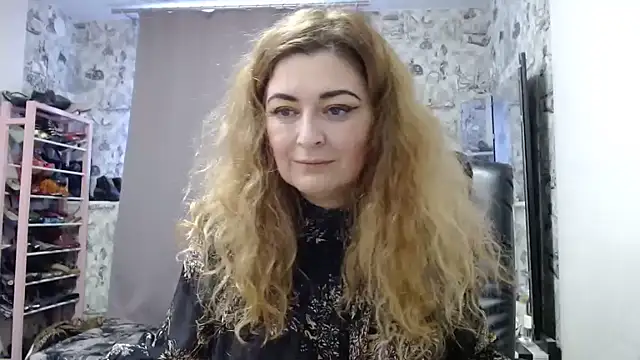 Snapshot of Helen1974 chatting on 01/15/25, 08:20 Helen1974 online show from 01/15/25, 08:20