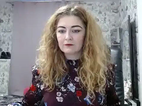 Snapshot of Helen1974 chatting on 01/21/25, 01:54 Helen1974 online show from 01/21/25, 01:54