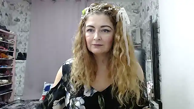 Snapshot of Helen1974 chatting on 01/22/25, 04:23 Helen1974 online show from 01/22/25, 04:23