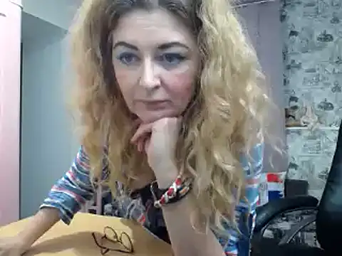 Snapshot of Helen1974 chatting on 03/16/25, 11:36 Helen1974 online show from 03/16/25, 11:36