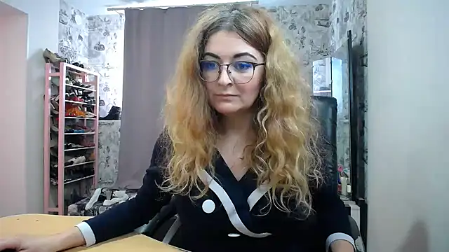 Snapshot of Helen1974 chatting on 03/21/25, 05:00 Helen1974 online show from 03/21/25, 05:00